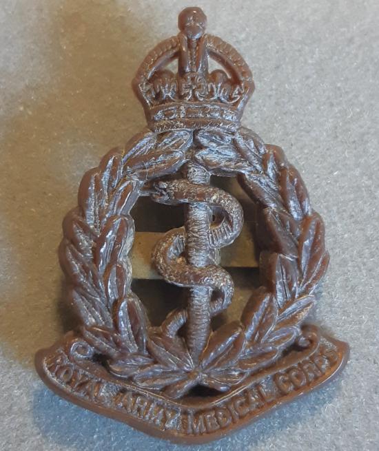 BRITISH WW2 Plastic Hat Badge - Royal Army Medical Corps (Chocolate Brown)