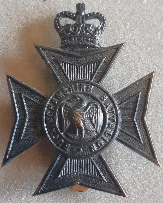 BRITISH - The Buckinghamshire Battalion Territorial Force Q/C Black Hat Badge (KK2391)
