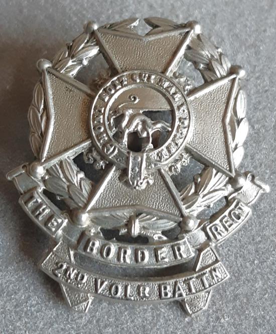 BRITISH - 2nd Volunteer Battalion The Border Regiment White Metal Collar Badge (CC960) Circa 1887