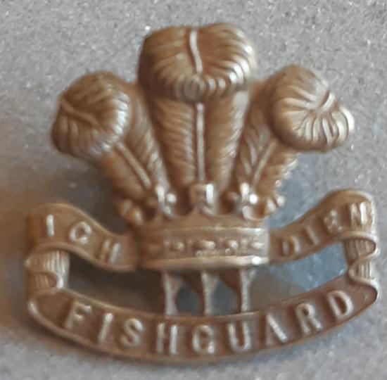 BRITISH - Pembroke Yeomanry White Metal Collar Badge