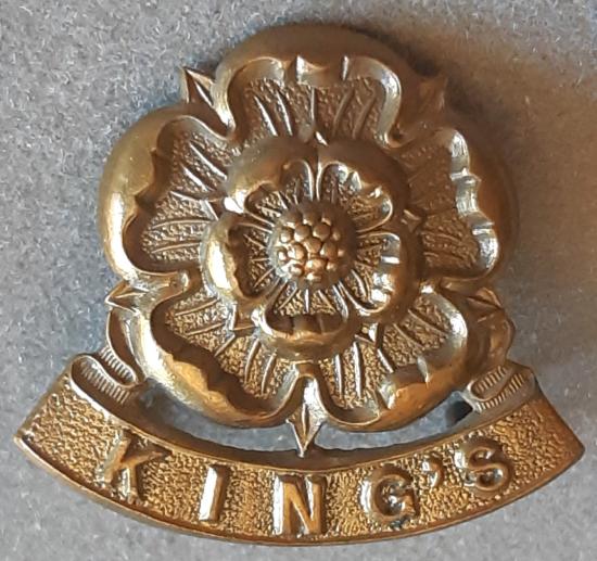 BRITISH - The King's Regt (Liverpool) Gilding Metal Collar (Churchill 215) 1882-94