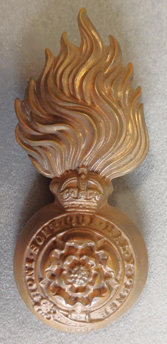 BRITISH - Royal Fusiliers (City of London Regiment) Large Grenade Badge (KK 947)